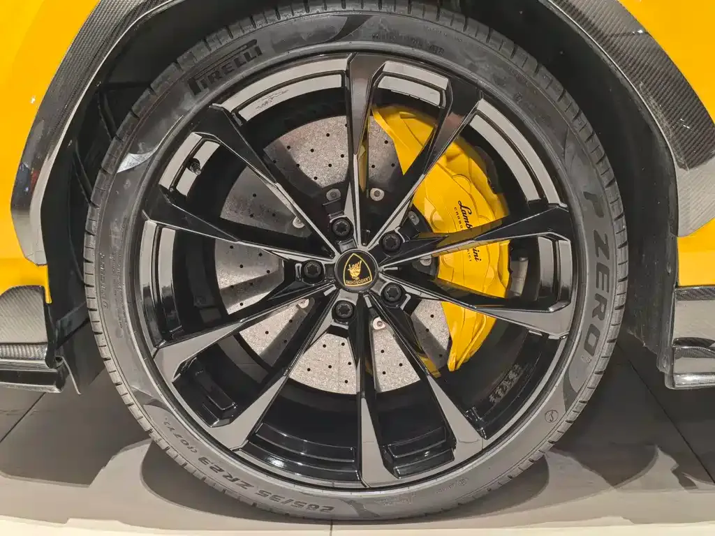 Lamborghini Urus — фото 8