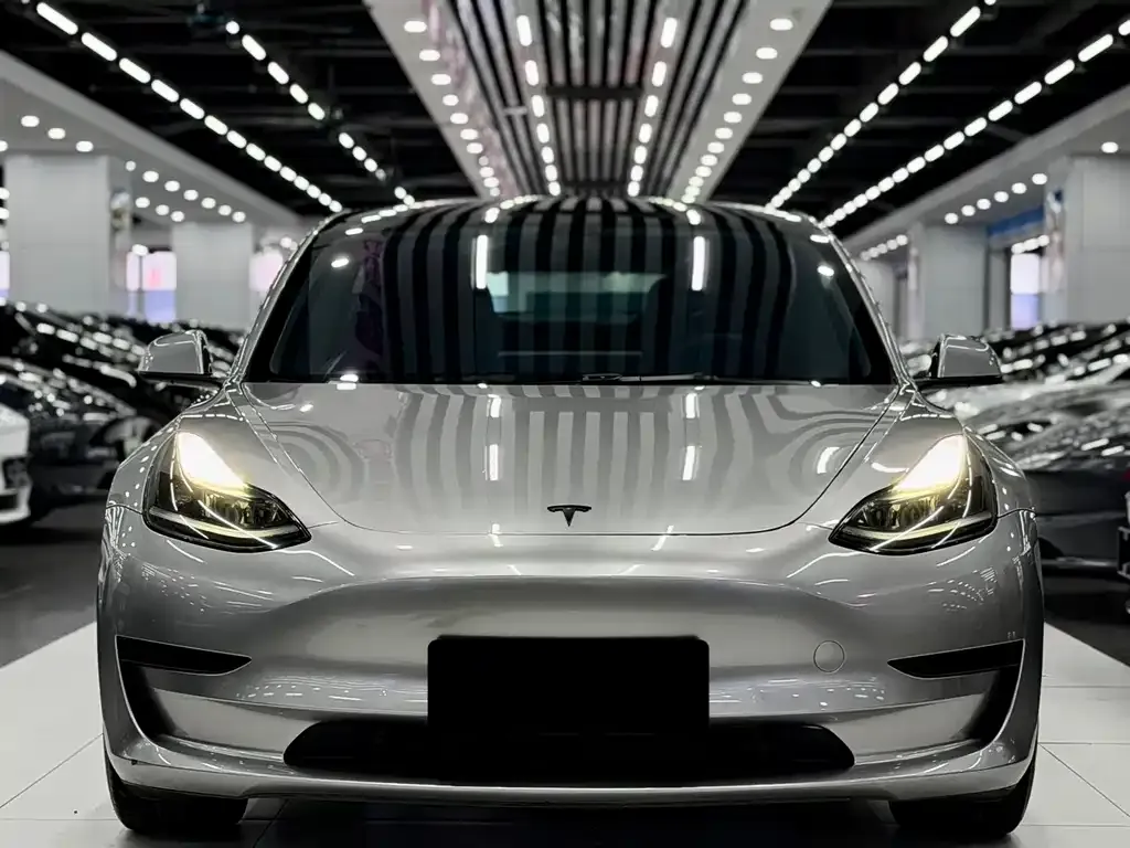 Tesla Model 3 — фото 5