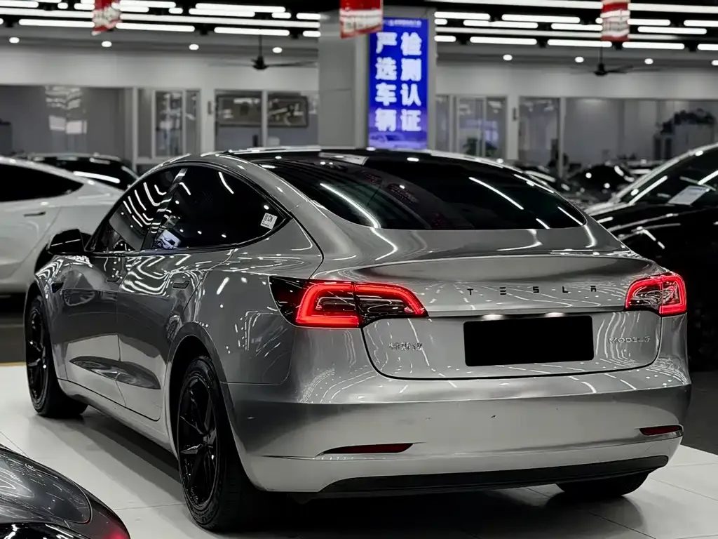 Tesla Model 3 — фото 6