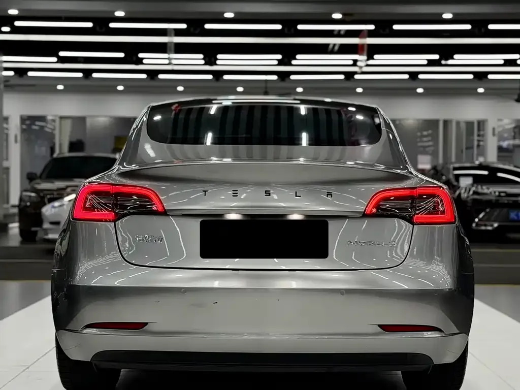 Tesla Model 3 — фото 8