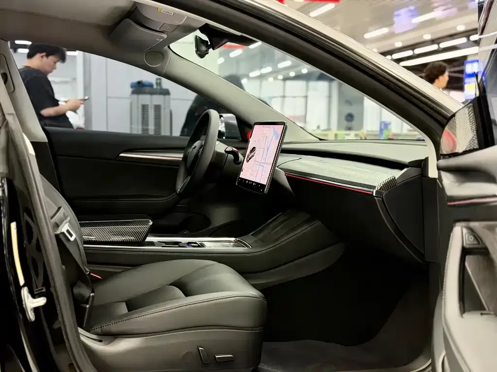 Tesla Model 3 — фото 4