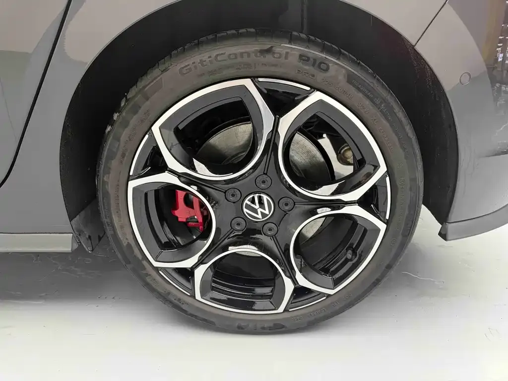 Volkswagen Golf GTI — фото 9