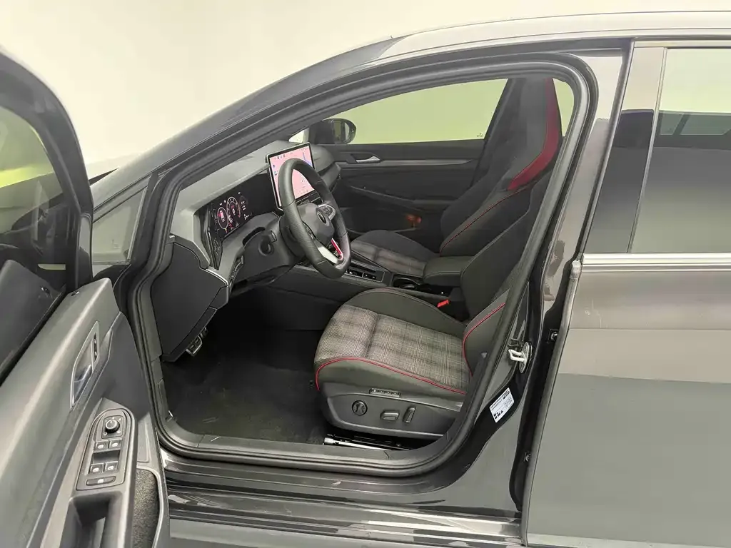 Volkswagen Golf GTI — фото 6