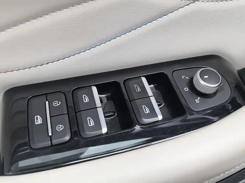 Geely Xingyue L — фото 10