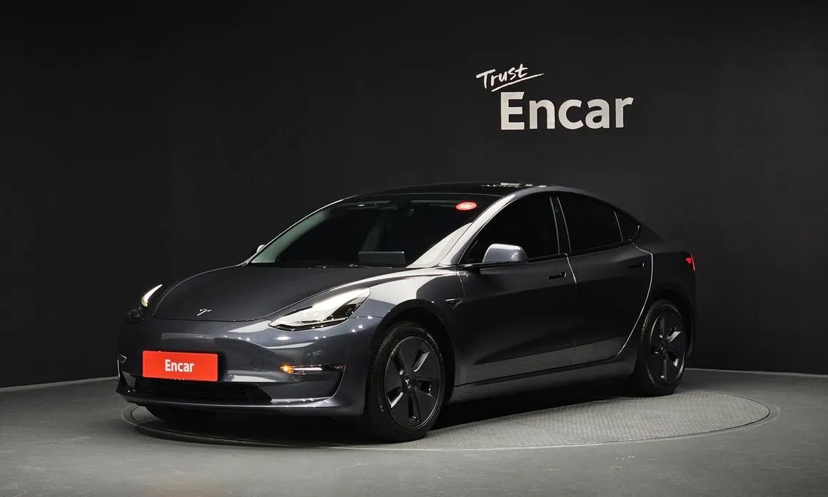 Tesla Model 3 — фото 1