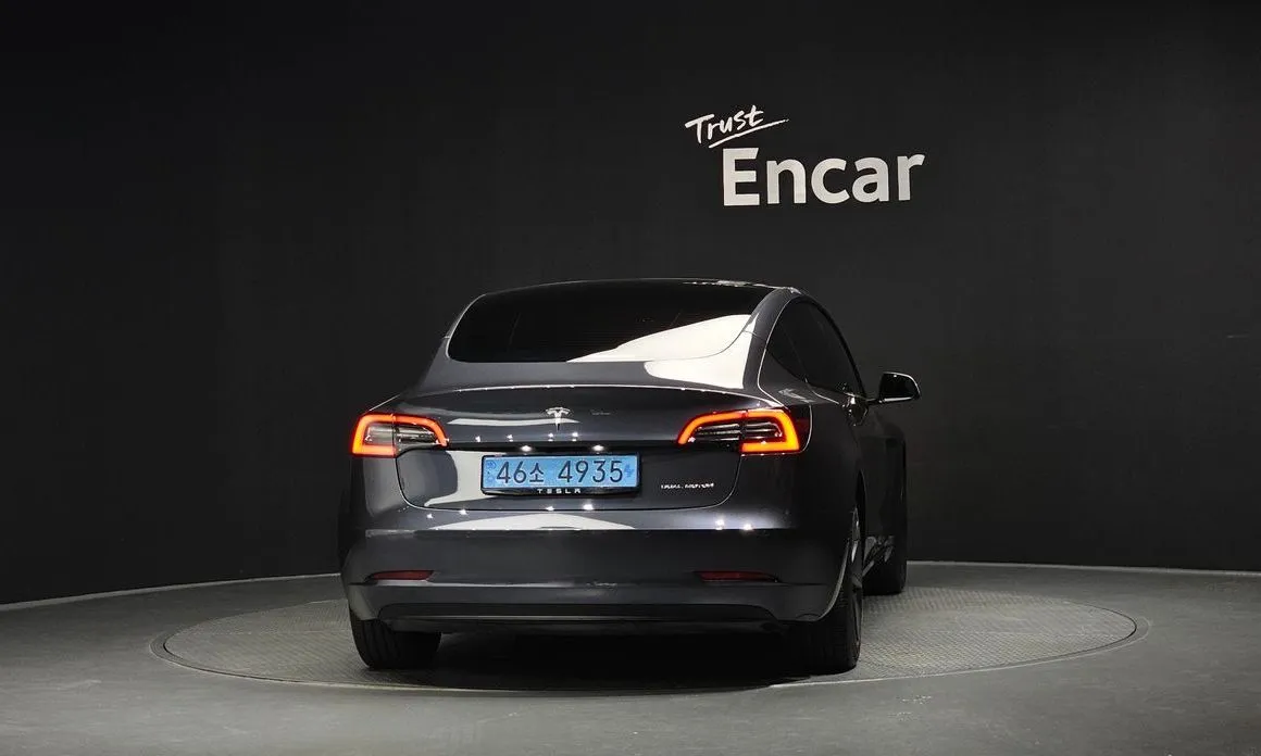 Tesla Model 3 — фото 4