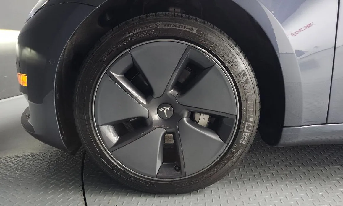 Tesla Model 3 — фото 6