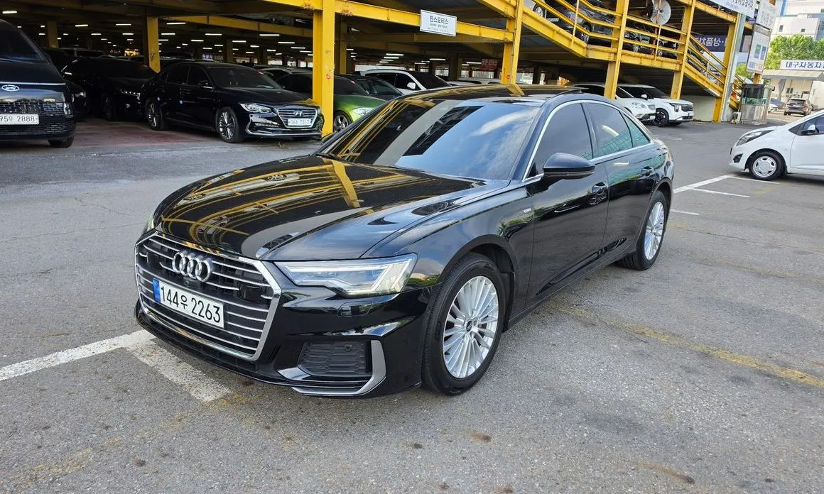 Audi A6 — фото 1