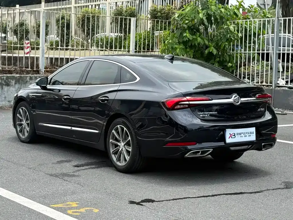 Buick LaCrosse — фото 10