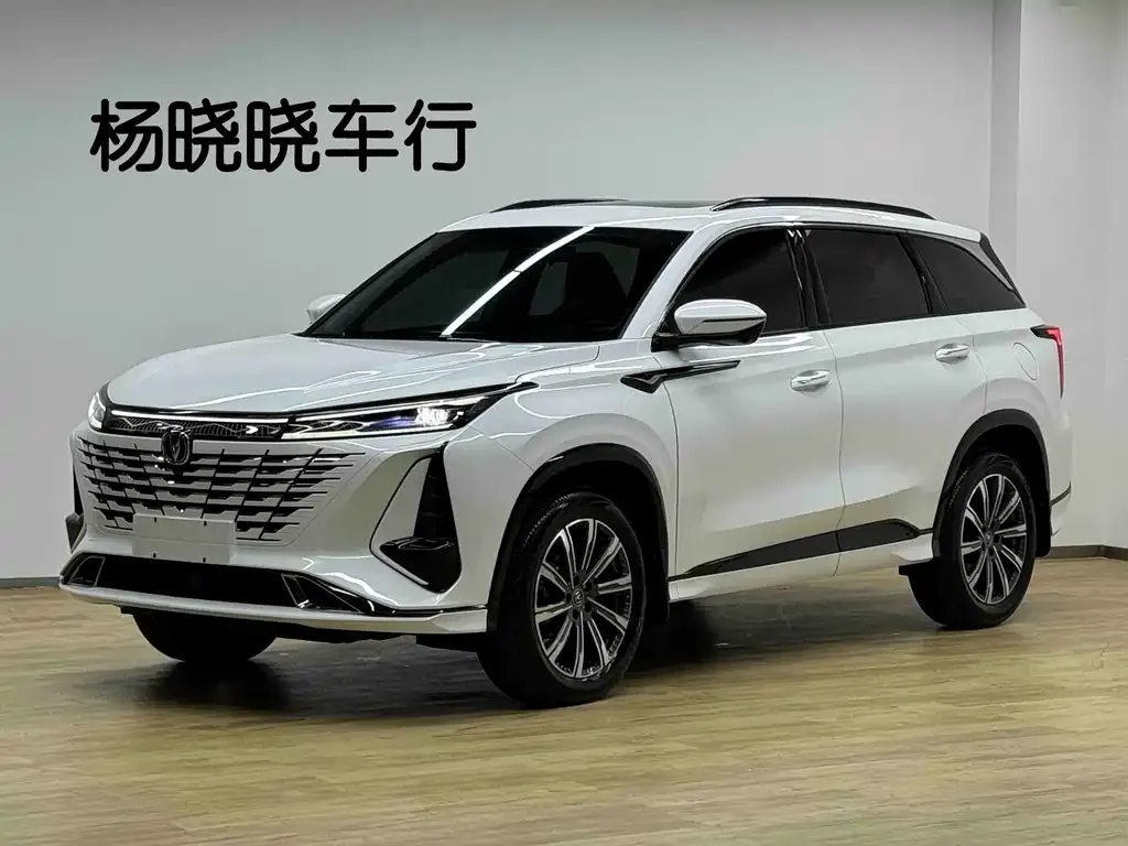 Changan CS75PLUS — фото 1