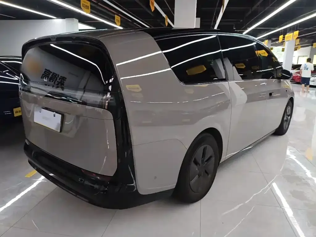 Li Auto MEGA — фото 6