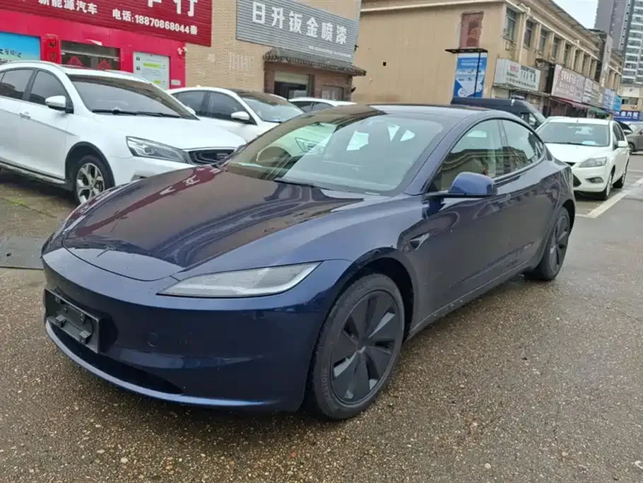 Tesla Model 3 — фото 1