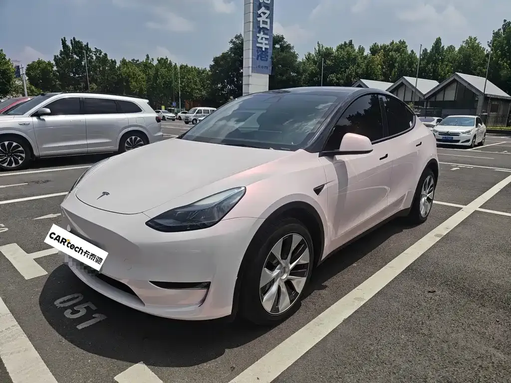 Tesla Model Y — фото 1