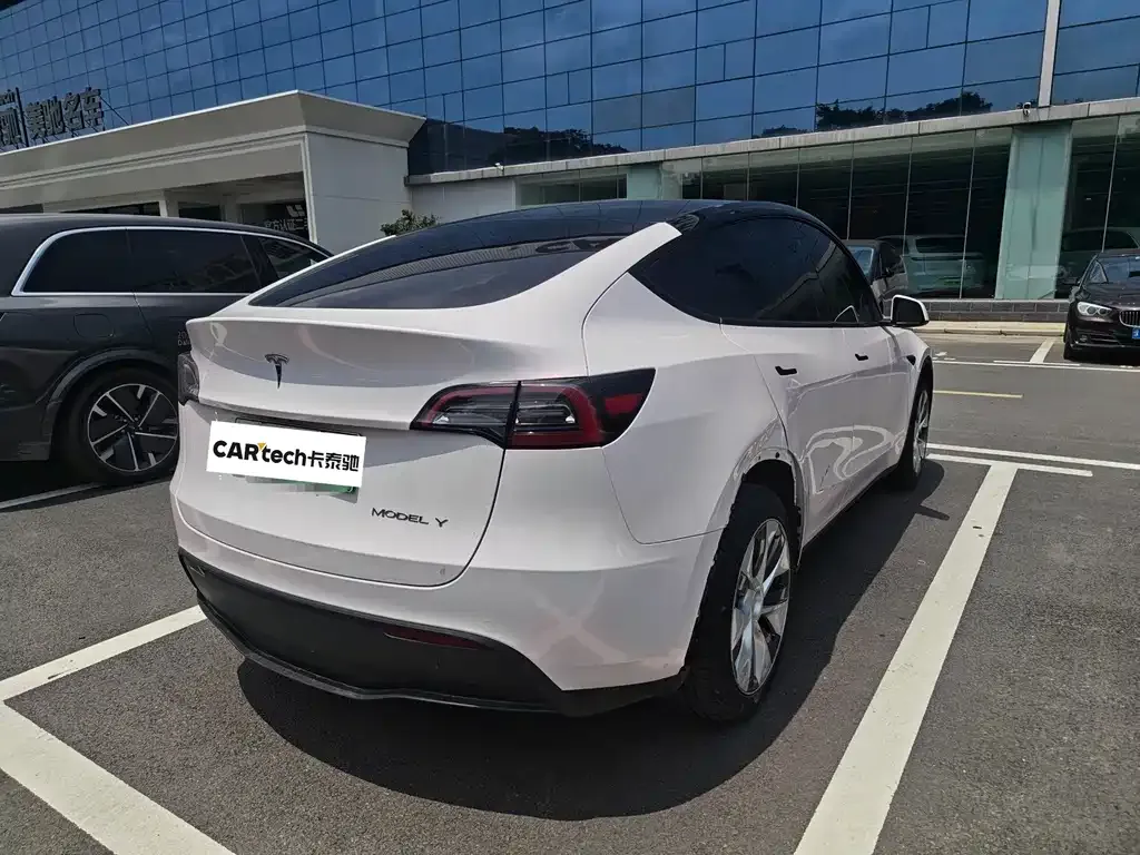 Tesla Model Y — фото 9