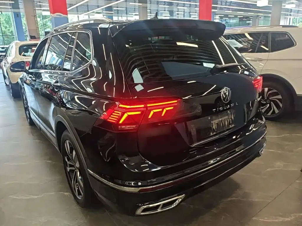 Volkswagen Tiguan L — фото 10