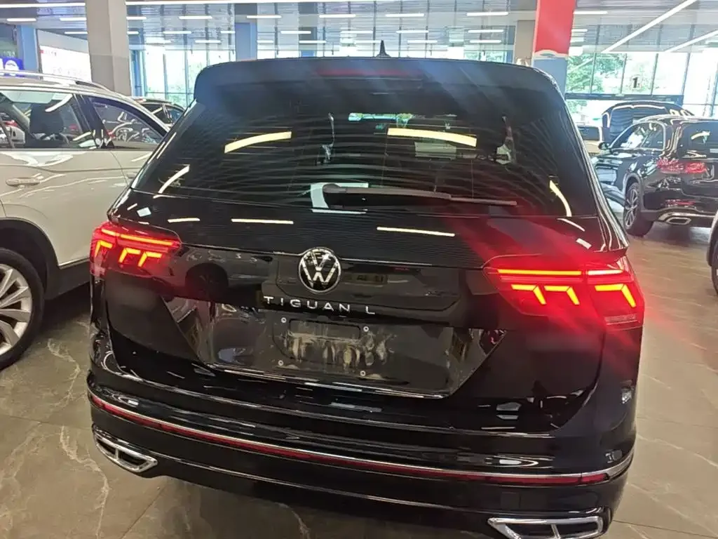 Volkswagen Tiguan L — фото 2