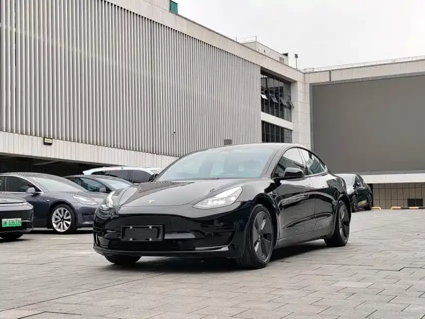 Tesla Model 3 — фото 1