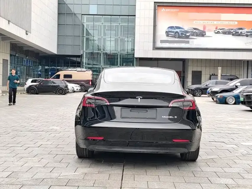 Tesla Model 3 — фото 5