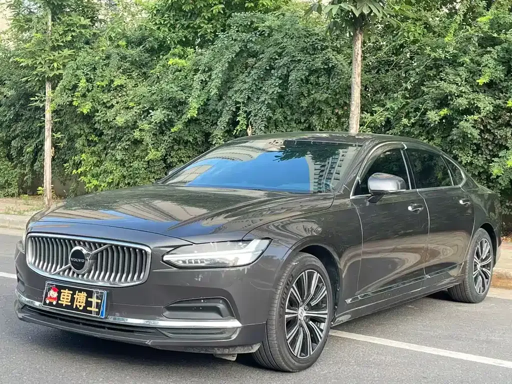 Volvo S90 — фото 1