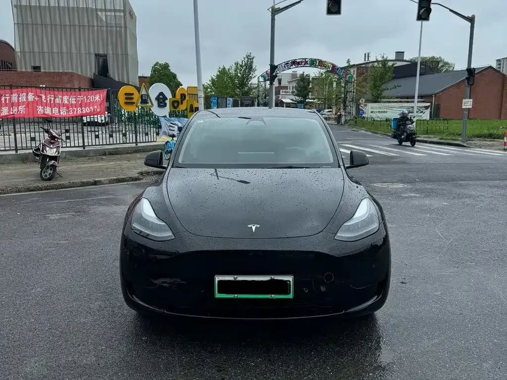 Tesla Model Y — фото 6