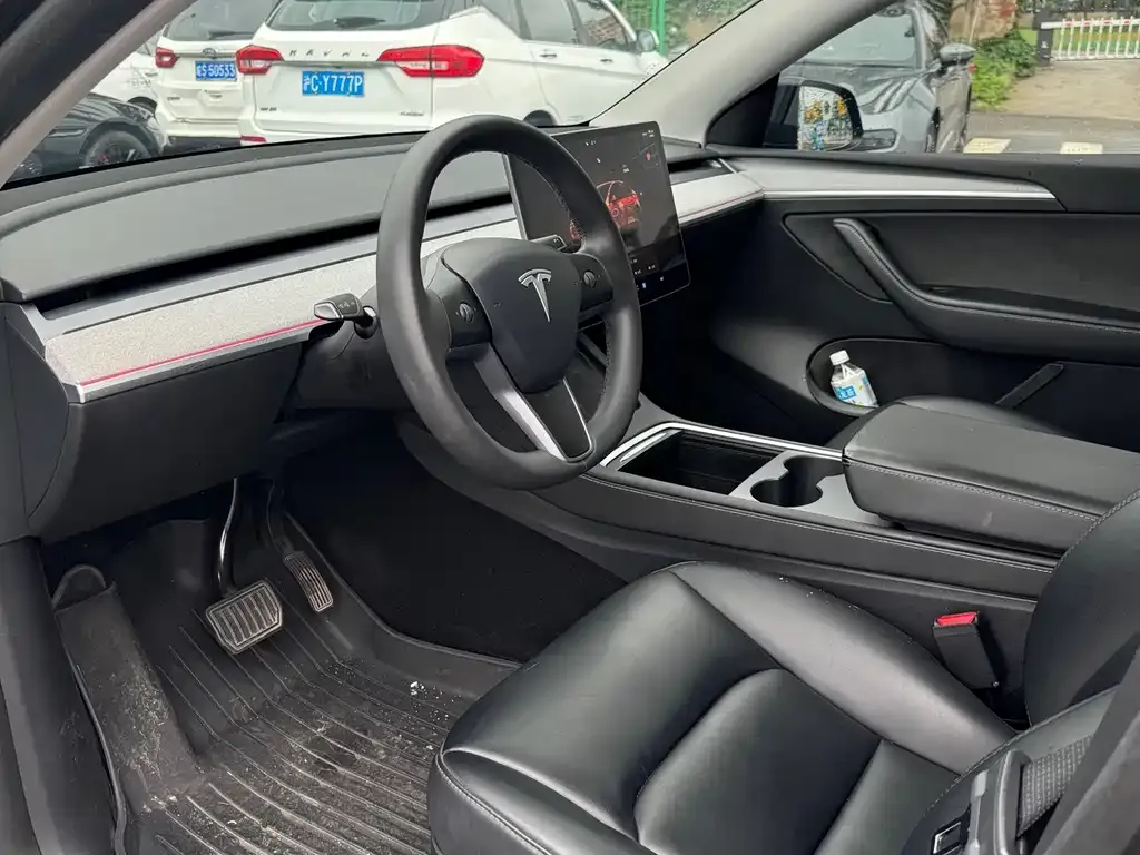 Tesla Model Y — фото 4