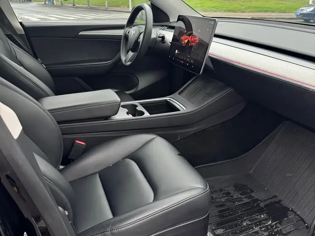 Tesla Model Y — фото 7