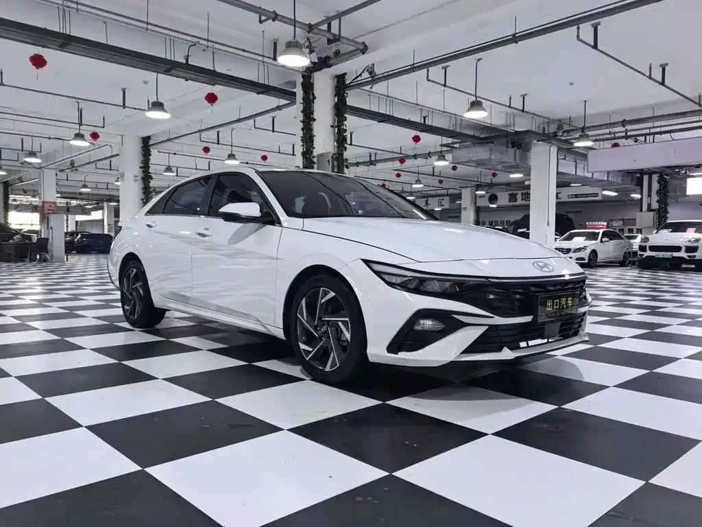 Hyundai Elantra — фото 9