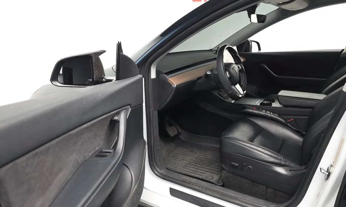 Tesla Model Y — фото 8