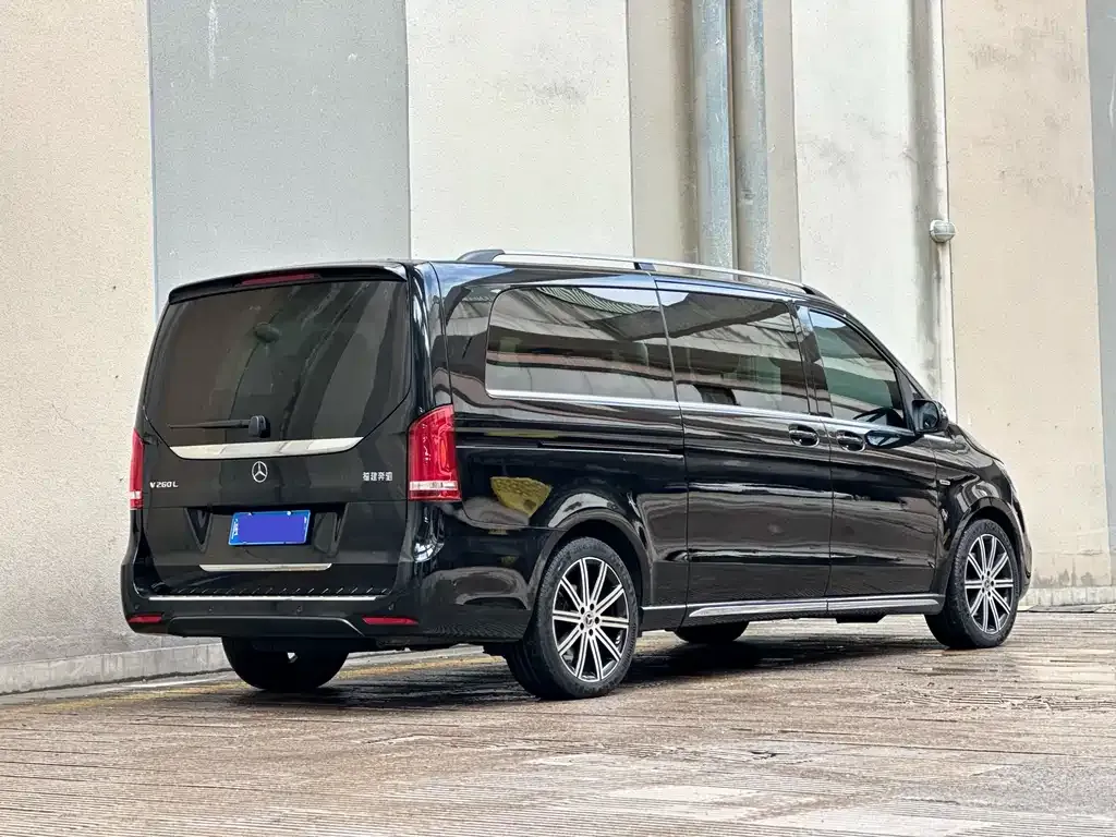 Mercedes-Benz V-Class — фото 10