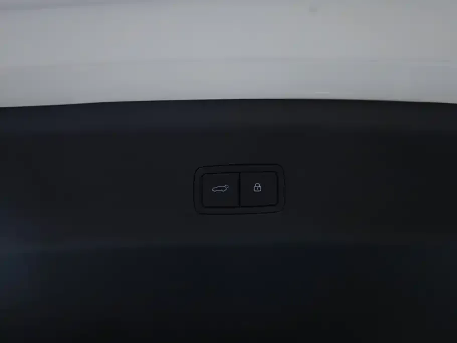 Li Auto i8 — фото 2
