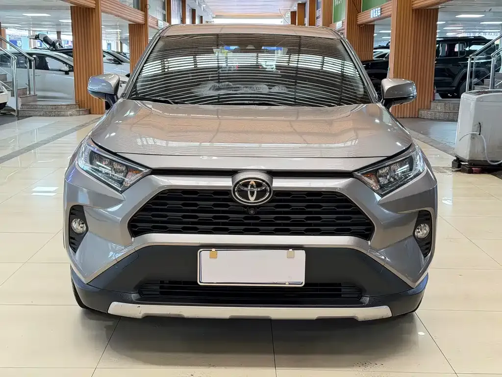 Toyota RAV4 — фото 2