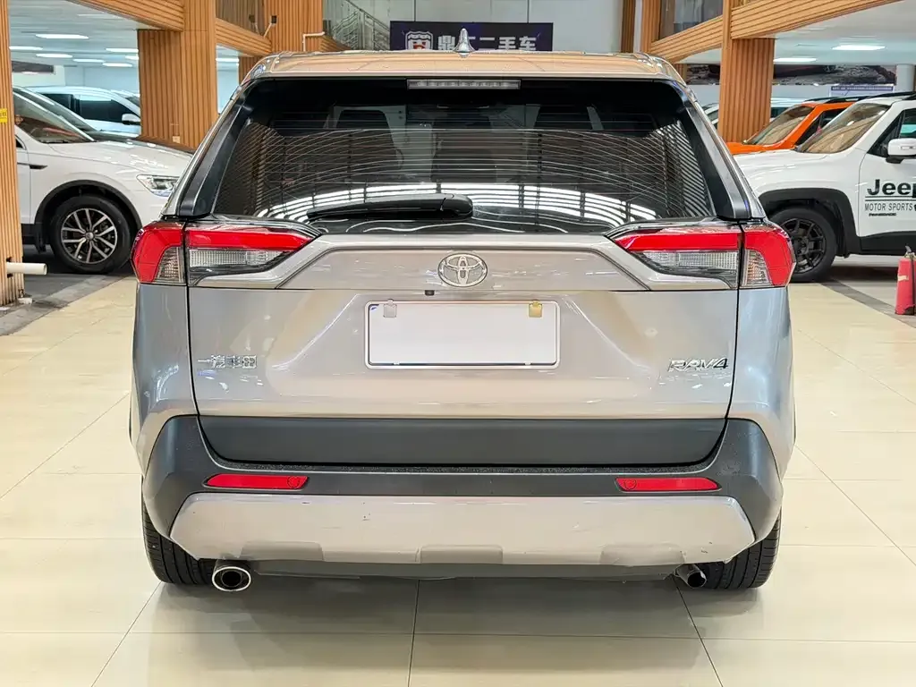 Toyota RAV4 — фото 6
