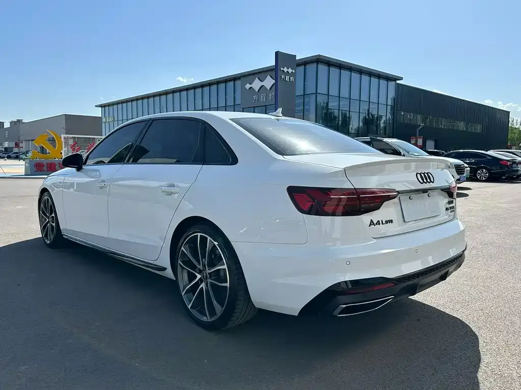 Audi A4L — фото 6