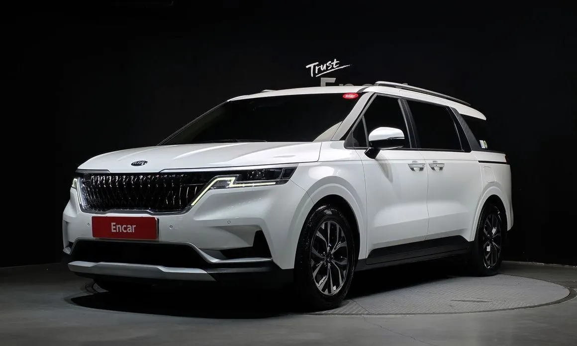 Kia Carnival — фото 1
