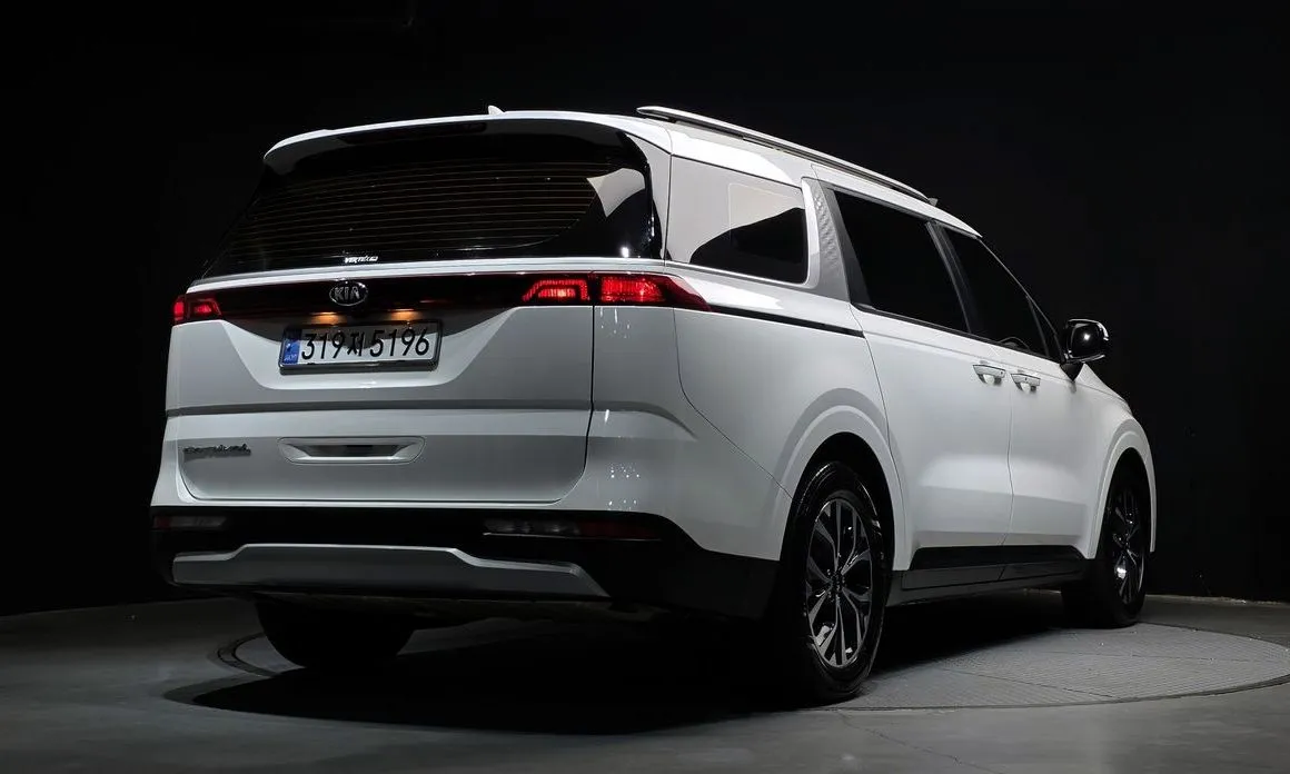 Kia Carnival — фото 5