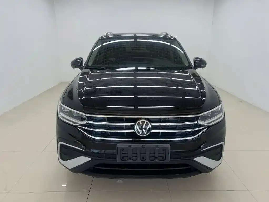 Volkswagen Tiguan L — фото 2