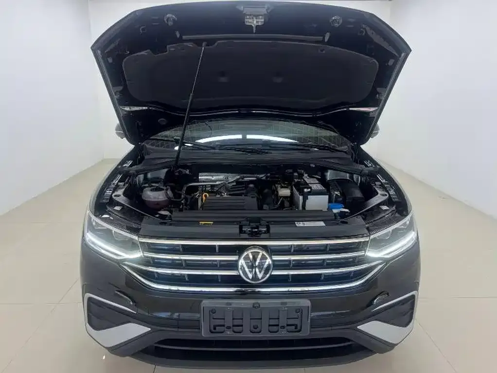 Volkswagen Tiguan L — фото 9