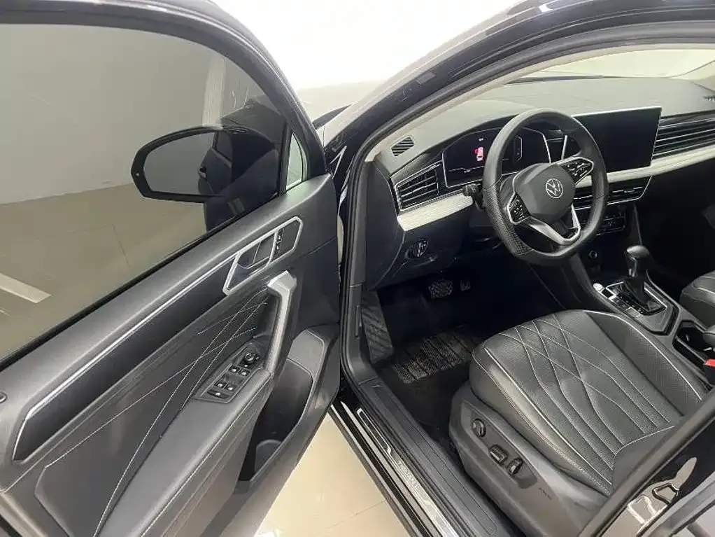 Volkswagen Tiguan L — фото 8
