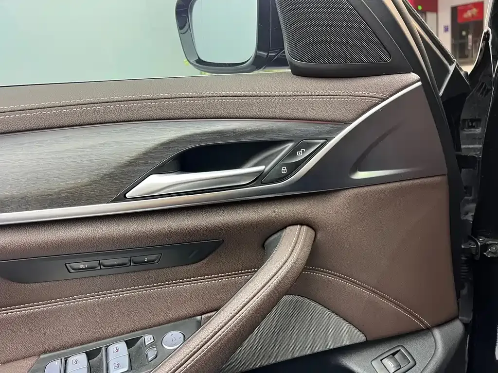 BMW 5 Series — фото 10