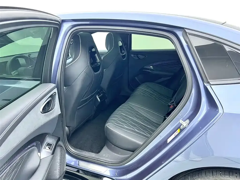 BYD Seal — фото 9