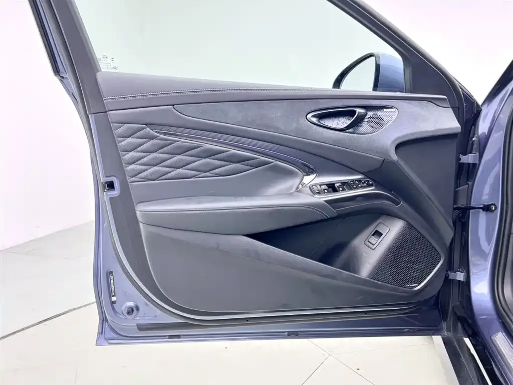 BYD Seal — фото 10