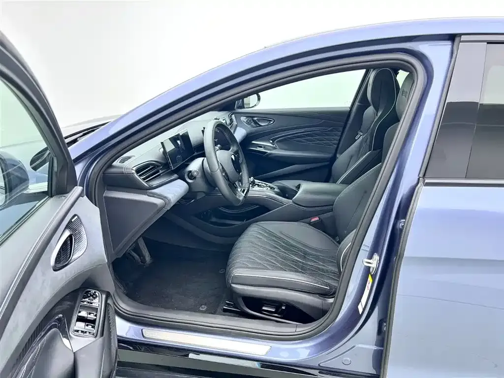 BYD Seal — фото 7