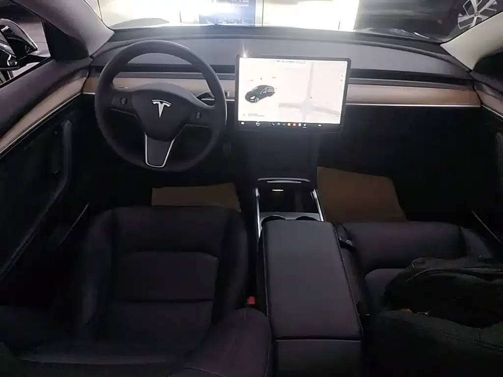 Tesla Model 3 — фото 3