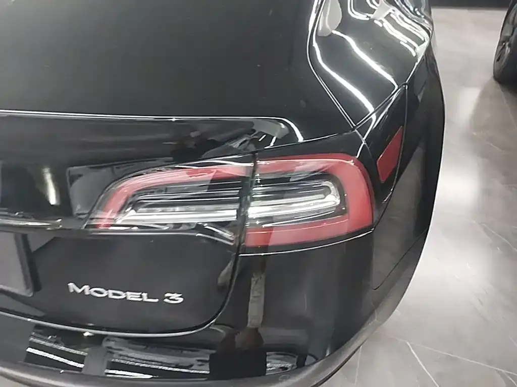 Tesla Model 3 — фото 2