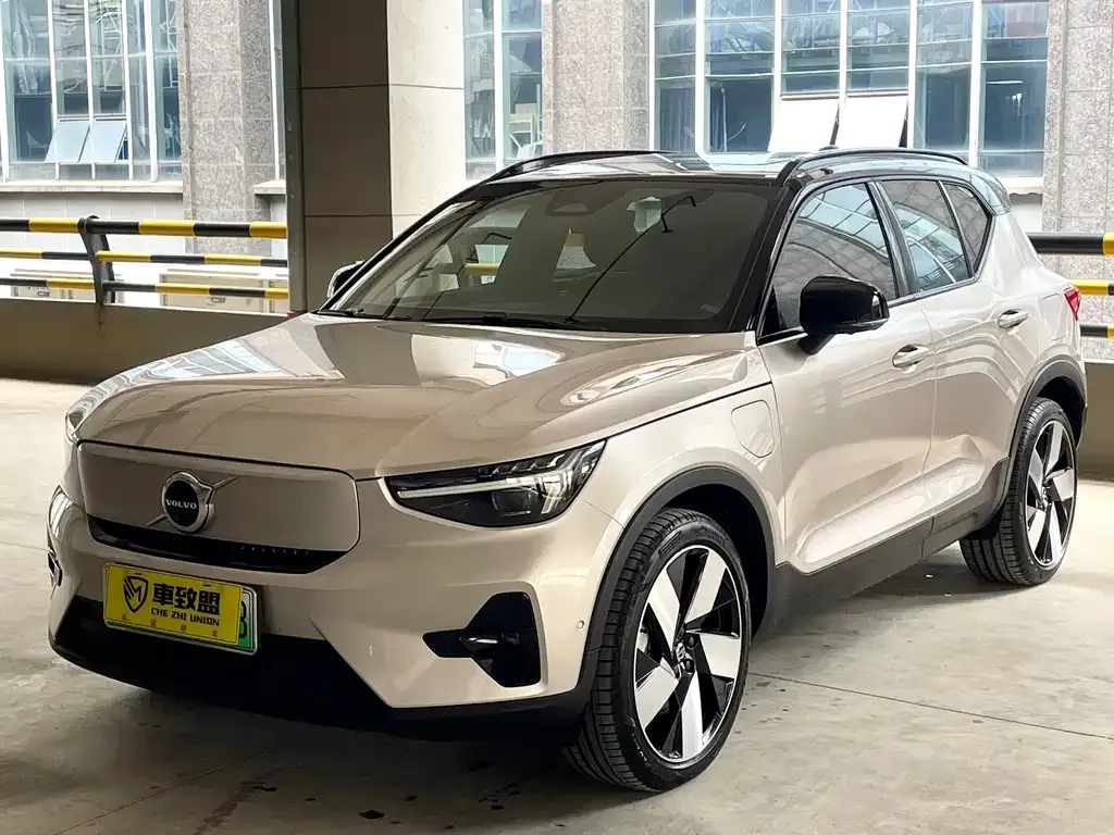 Volvo XC40 NEV — фото 1