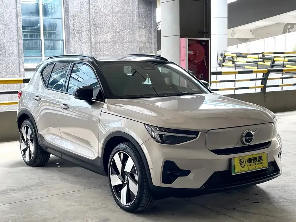 Volvo XC40 NEV — фото 7