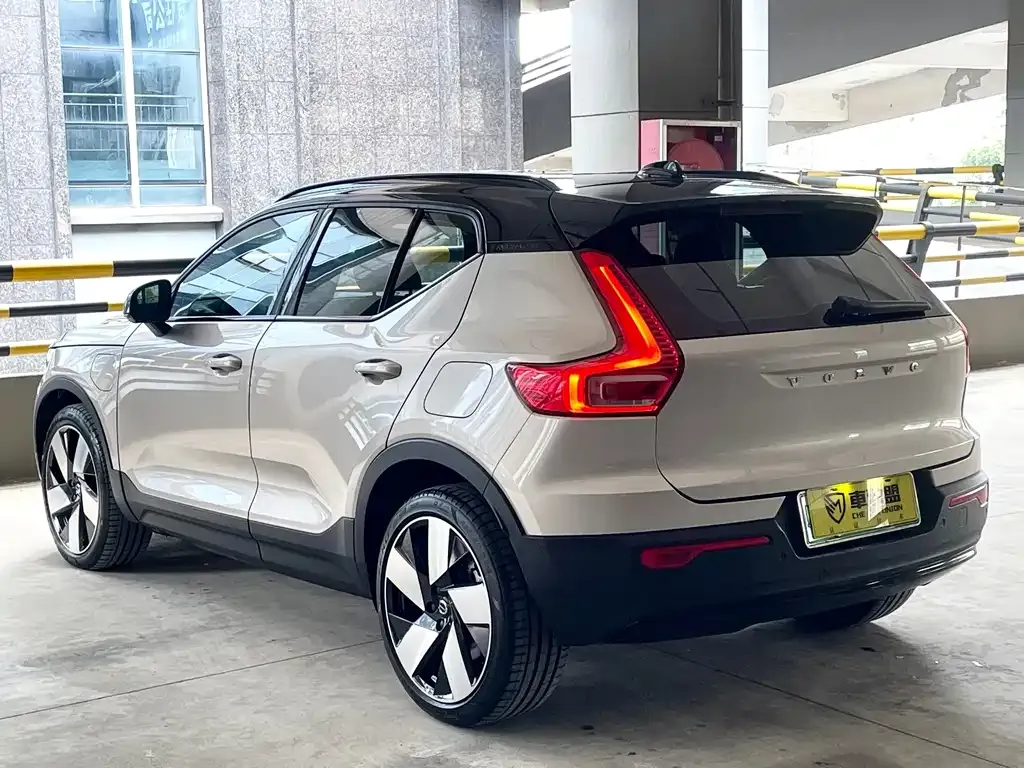 Volvo XC40 NEV — фото 5