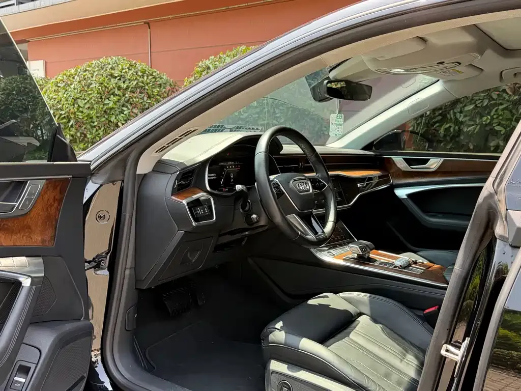 Audi A7 2022 из CN, фото 10