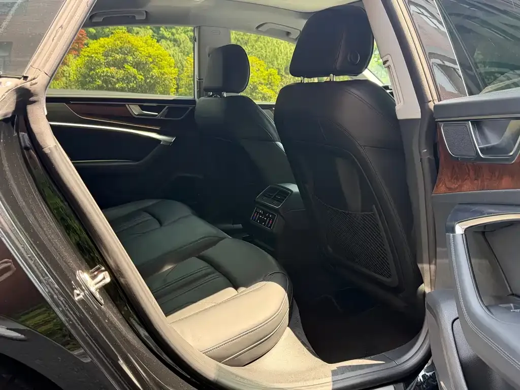 Audi A7 2022 из CN, фото 7