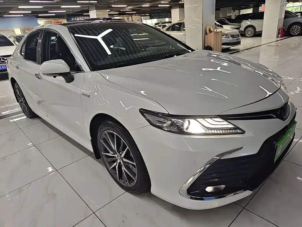 Toyota Camry — фото 4